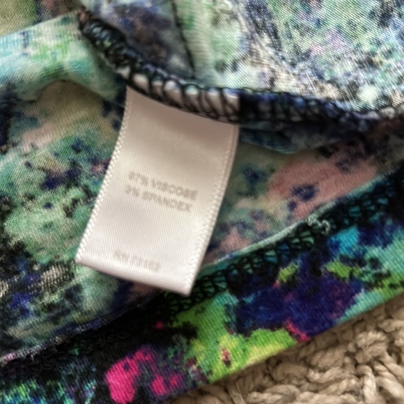 Beautiful multi colored Top - Picture 4 of 8